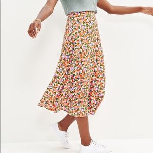 NWT Amour Vert Blaze Silk Skirt in Seaside Floral